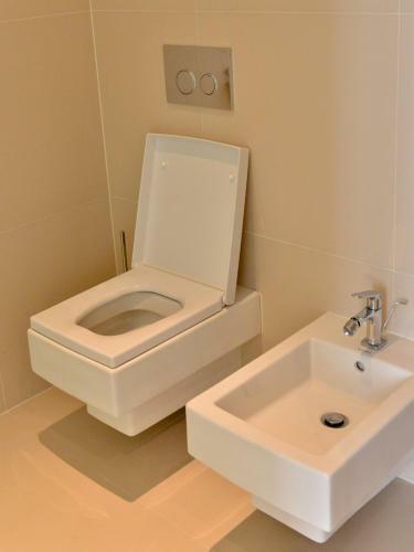 Kolonada Luxury 3 Bedroom Apartment Manes