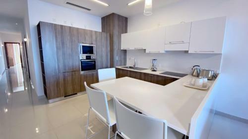 Apartamento Let Me Host Malta Sliema Sea Front