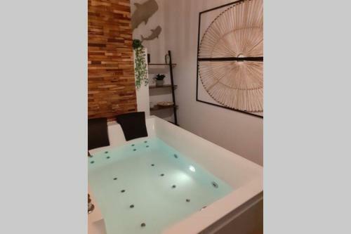 Love Room Out Of Time *jacuzzi*