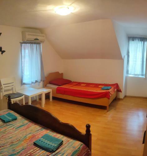 Hostal Adriana Downtown Guesthouse