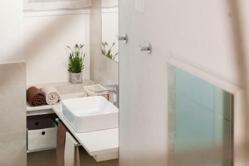 Hostal Rooms N&m