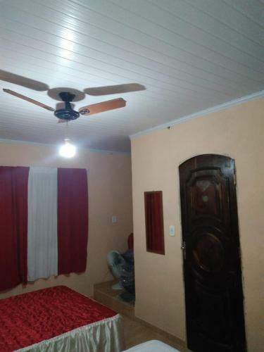 Casa Com Piscina E Churrasqueira