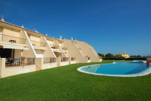S�o Rafael Beach 300 M - Vila Rosal House