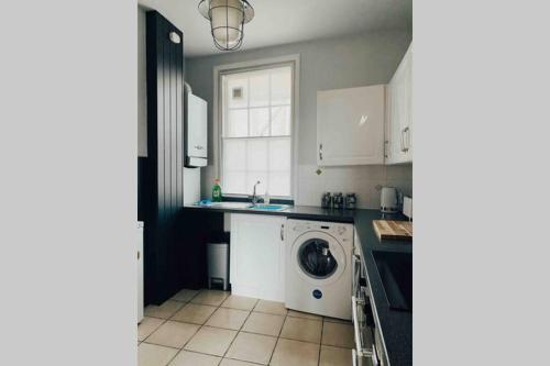 Beautiful Seafront Apartment-hastings Old Town 2+2