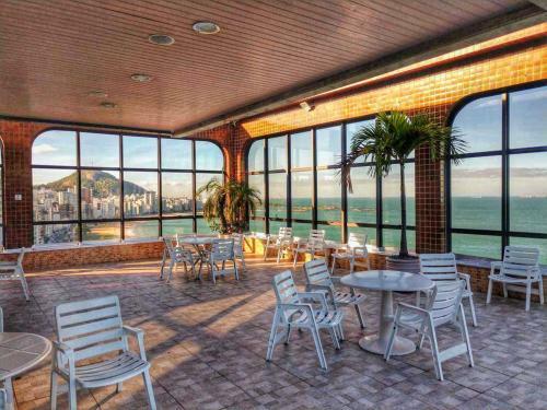 Apartamento de 2 Quartos de Frente Para O Mar