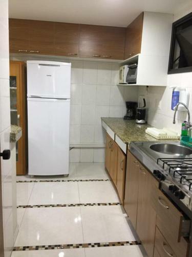 Apartamento de 2 Quartos de Frente Para O Mar