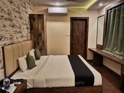 Hotel Janki Inn - Hotel In Sigra