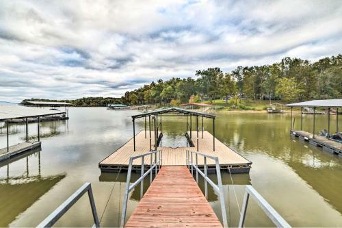 Benton House With Grill, Private Dock And Lake Access!