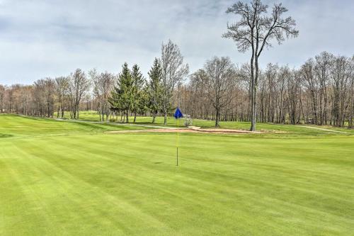 Country Club Hideaway With Community Amenities!
