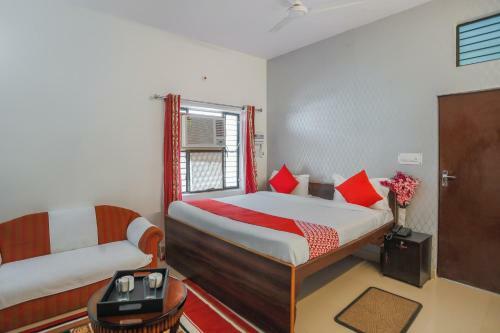 Hotel Oyo 71870 Rj Residency
