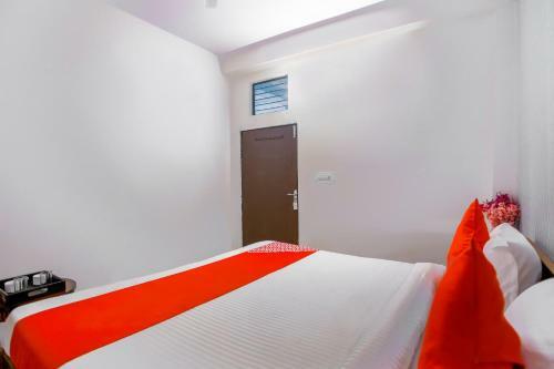 Hotel Oyo 71870 Rj Residency