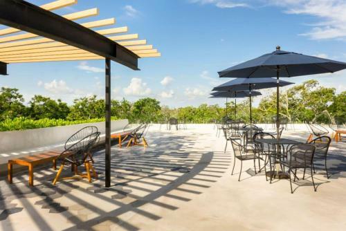 B�ak- C104- Jungle Studio 360� Rooftop Pool And Gym