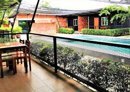 Petak Padin Cottage By The Pool