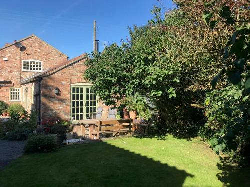 Country Chic In Unique English Village