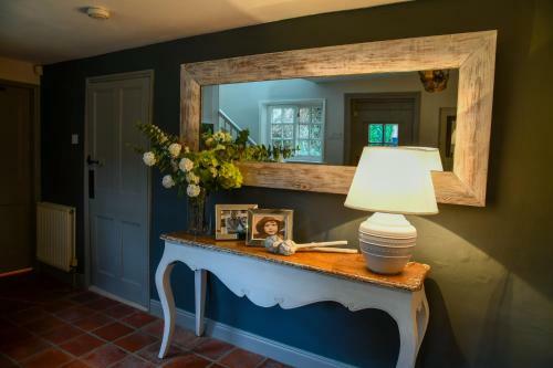 Country Chic In Unique English Village
