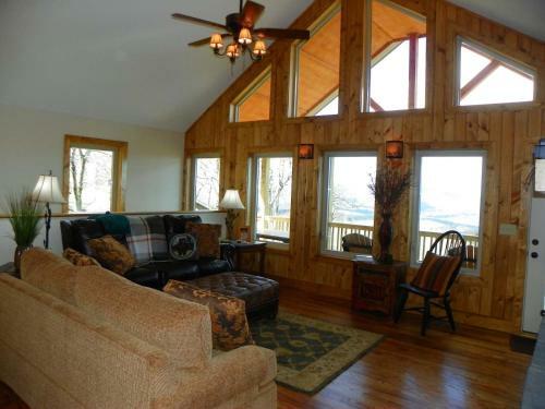 Aussies Den - Panoramic Mountain Views, Hot Tub, Pool Table!