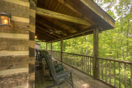 Altitude Adjustment - Seven Devils Cabin With Hot Tub, Pet Friendly, Fireplace