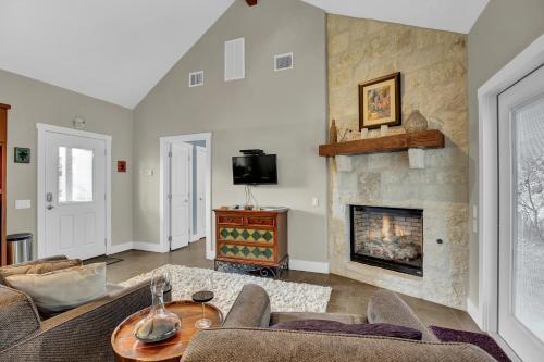 Huge Luxury Home On 13 Acres With Views & Firepit