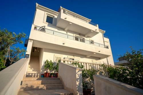 Hostal Rooms & Studio Villa Fio