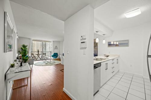 Amazing Condo With Free Parking In Brickell Miami