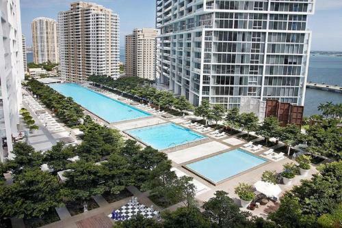 Luxury Condo W Icon With City Views