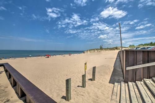 Well-appointed Gary Home Few Blocks To Beach!