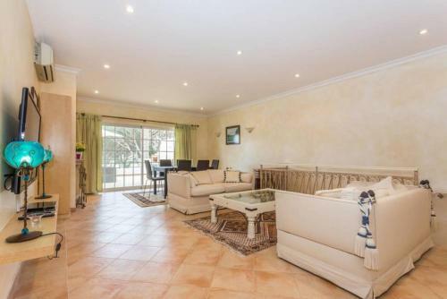 T2 Tennis Apartment