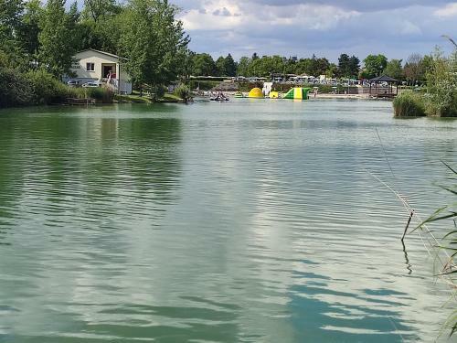 Hostal Thermalpark Lake Apartments