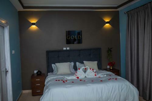 Hotel Piano And Gold Collections