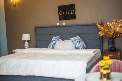 Hotel Piano And Gold Collections