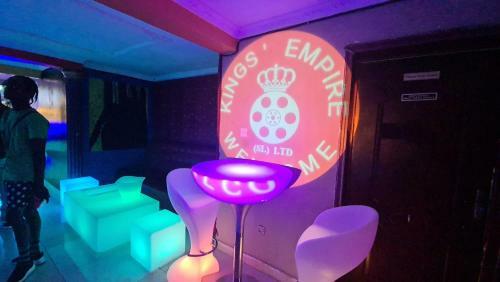 Kings Empire Hotel Sl