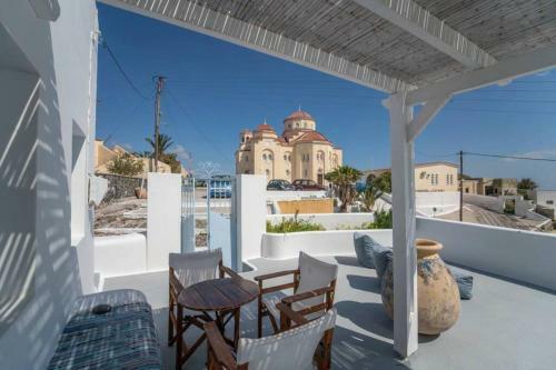 Villa Lodras' House, Genuine Santorini Experience