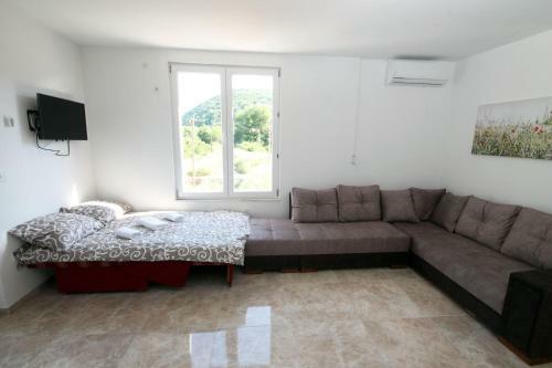 Apartment With Pool Tomic Boka Bay