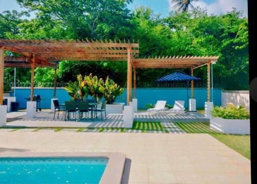 Villa Paupolee House