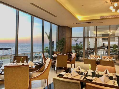 Waves Hotel