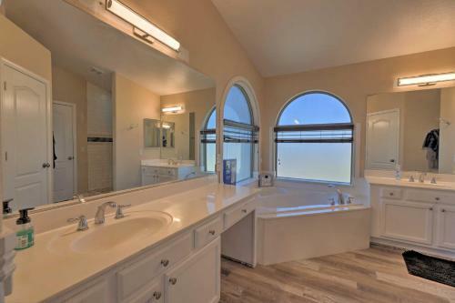 Luxury Gilbert Retreat With Private Pool And Bar!