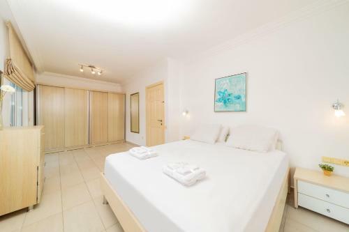 Central Villa With Garden And Pool In Kemer
