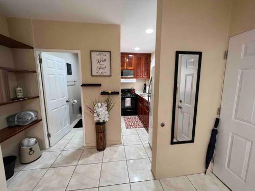 Apartamento Tropical Belizean Studio W/ Lg Queen Bed & Parking