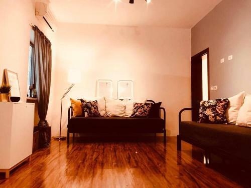 Garden Apartment With Jacuzzi In Rechavia