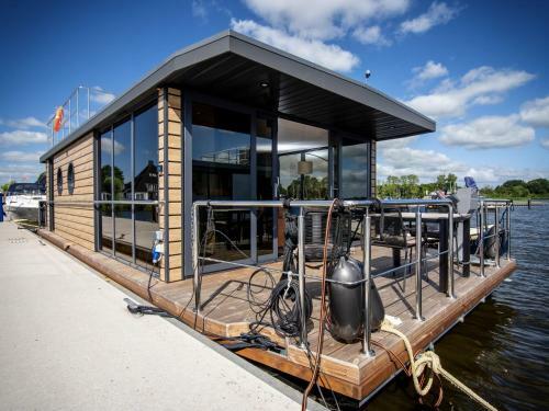 Houseboat 'de Bintang' A Unique Accommodation With An Unobstructed View