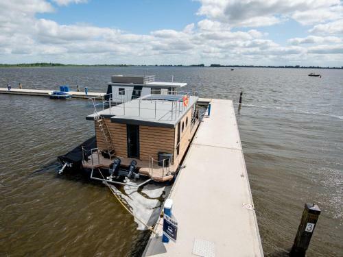 Houseboat 'de Bintang' A Unique Accommodation With An Unobstructed View