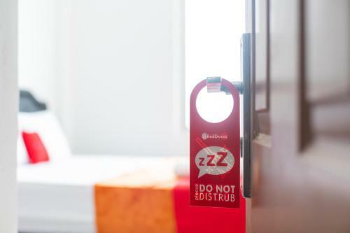 Hotel Reddoorz @ Aralia Harapan Indah