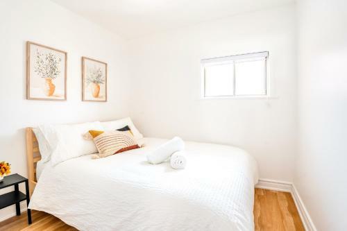 Bright 3br Townhouse In York W Private Deck & Parking