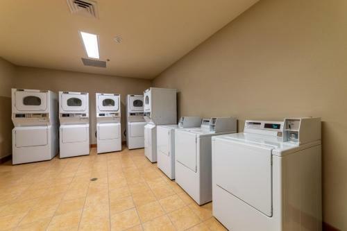 #561- Village, Recently Remodeled, 2bed 2bath, Pool & Spa