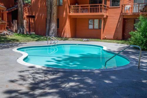 #562- Mountain Views, Steps To Shuttle And Golf Course, 3br 3ba Condo