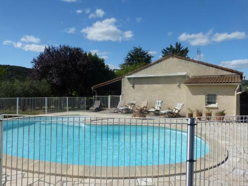 Location de Vacances Proche Uz�s Tr�s Tranquille Piscine Privative