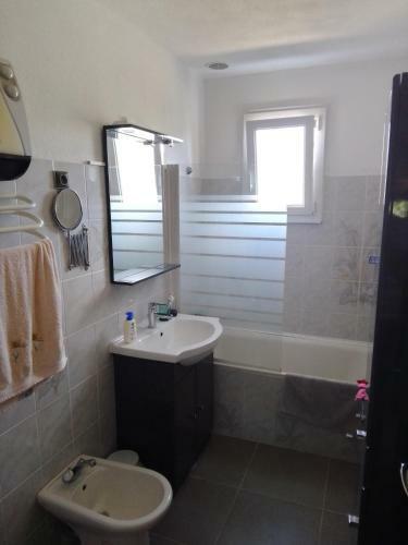 Location de Vacances Proche Uz�s Tr�s Tranquille Piscine Privative