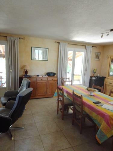 Location de Vacances Proche Uz�s Tr�s Tranquille Piscine Privative