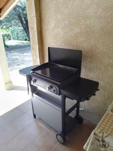 Location de Vacances Proche Uz�s Tr�s Tranquille Piscine Privative