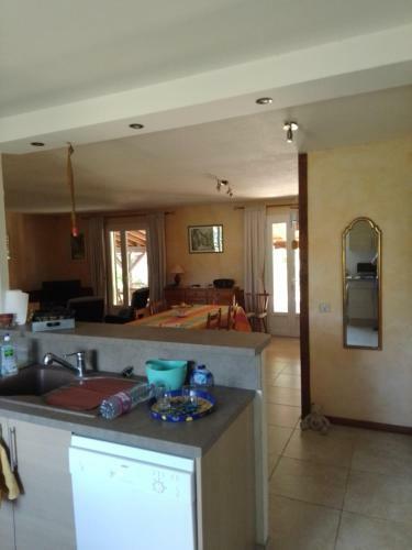 Location de Vacances Proche Uz�s Tr�s Tranquille Piscine Privative
